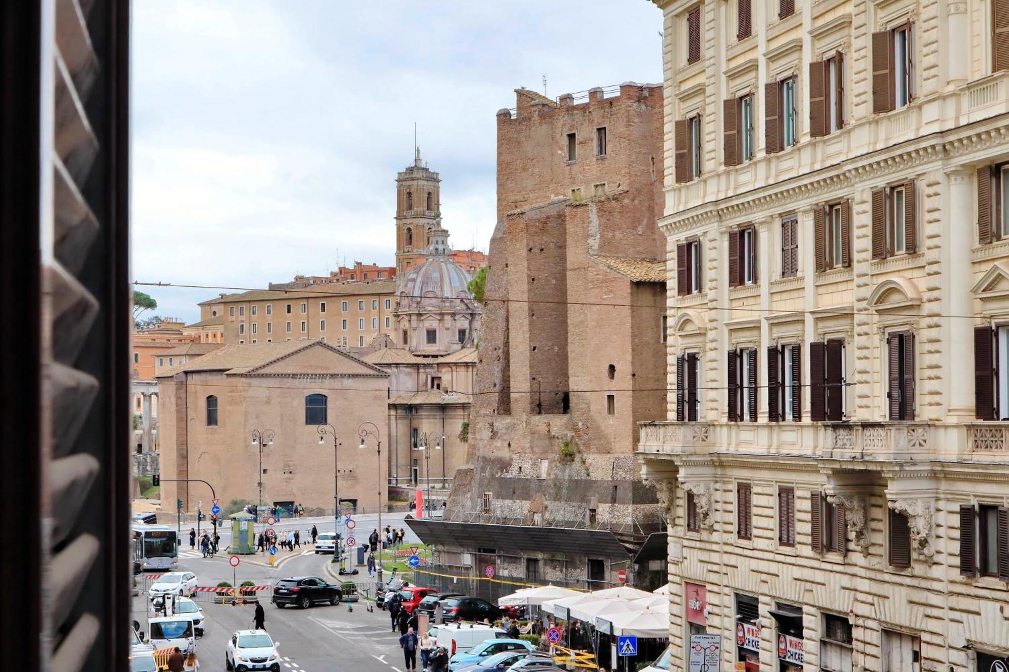 Ych-Lussuoso Appartamento Al Colosseo Rome Buitenkant foto